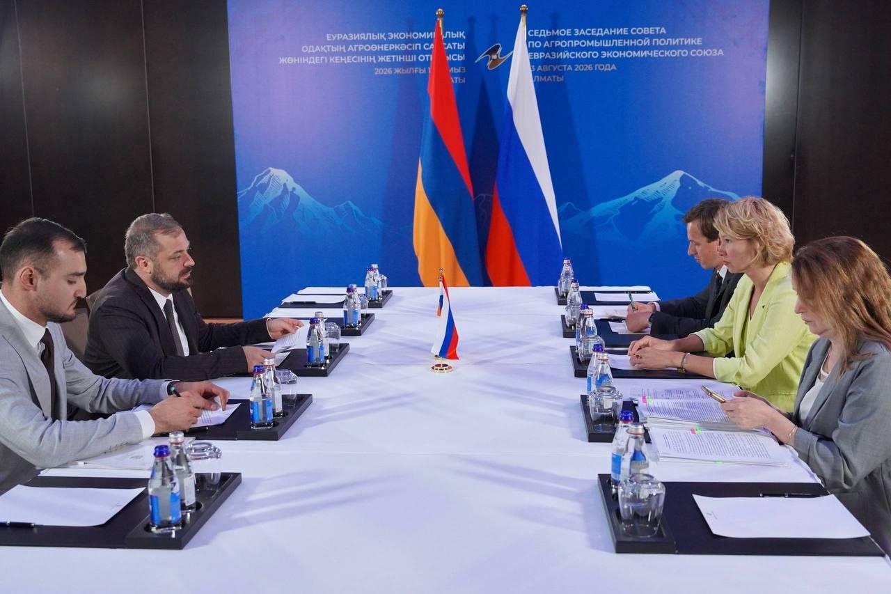 Նախարար Գևորգ Պապոյանն Ալմաթիում հանդիպել է ՌԴ գյուղատնտեսության նախարարի հետ